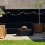 Planter hardhout vierkant (60 x 60 x 60 cm) in de tuin